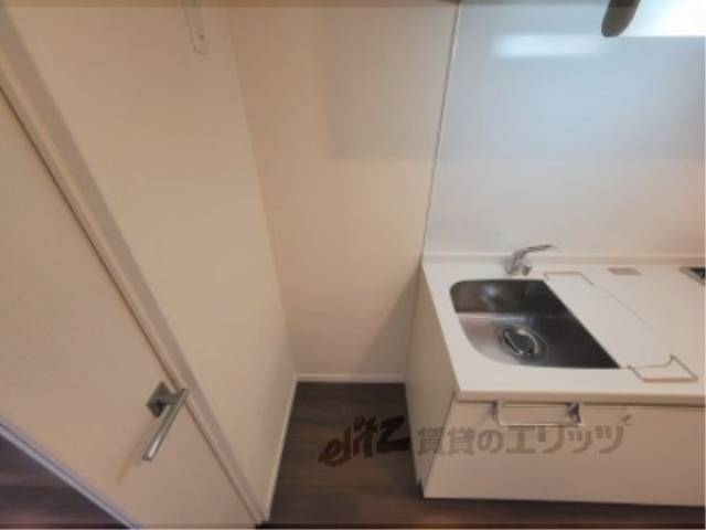 冷蔵庫置場　収納