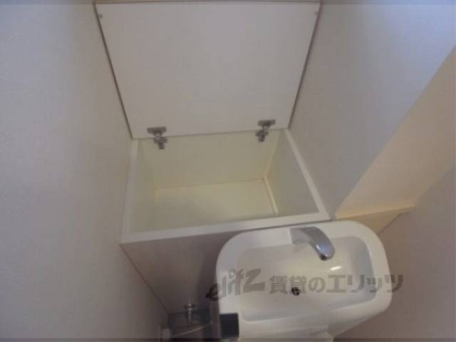 トイレ　トイレ収納
