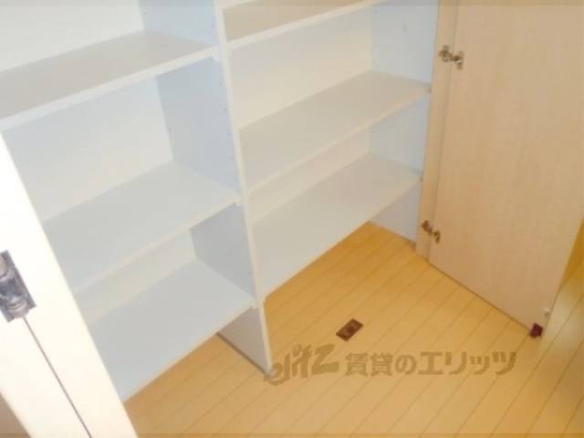 キッチン横収納