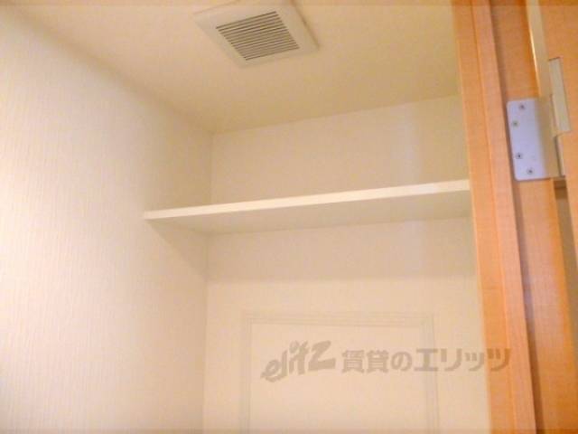 トイレ　トイレ戸棚