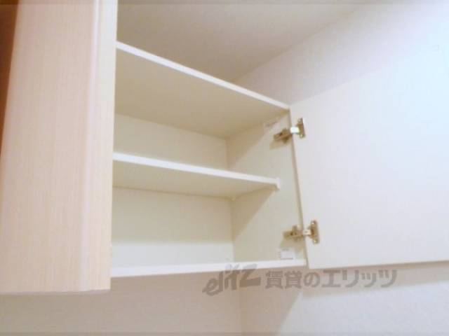トイレ収納　トイレットペーパーや掃除用具の収納に・