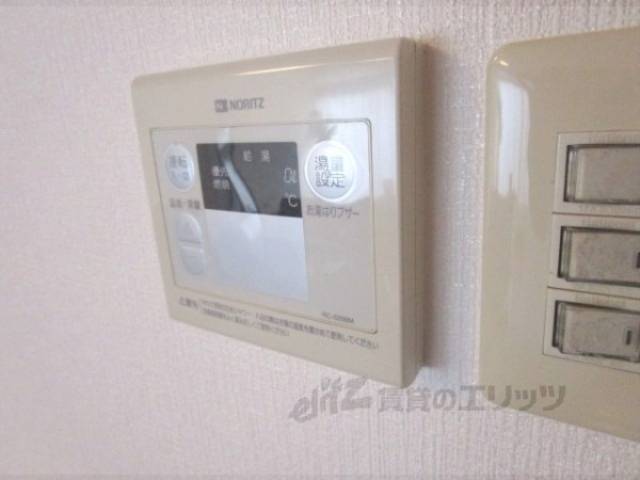 給湯器リモコン　台