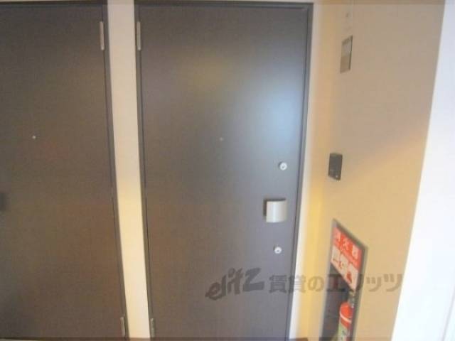 玄関　ツーロック