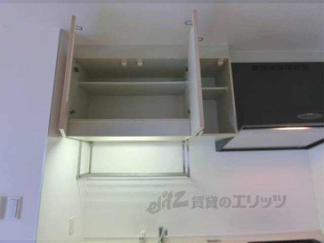 キッチン　上部収納