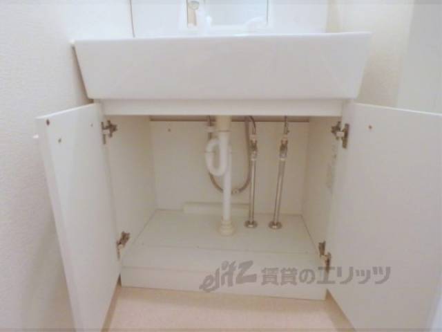 洗面所　洗面所下部収納