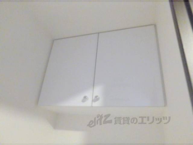 トイレ　上部収納棚