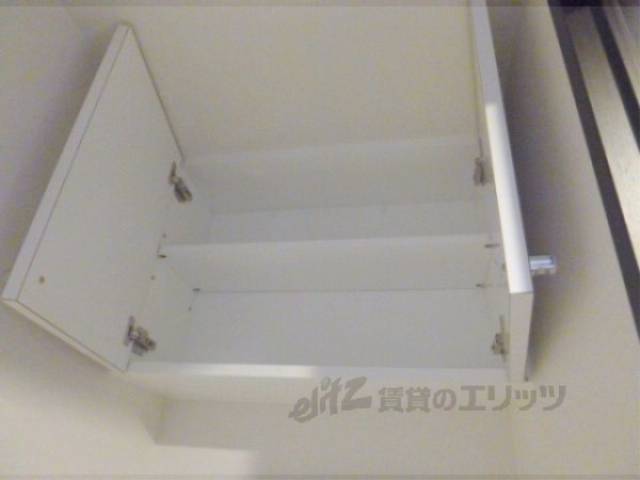 トイレ　上部収納棚