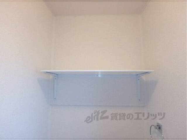 トイレ　トイレ上の収納