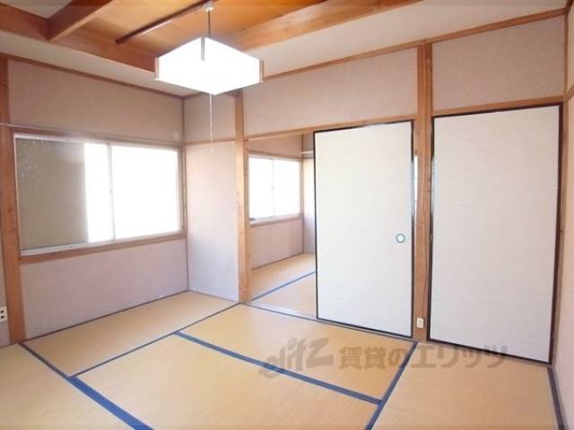 和室　陽も良く入ります。