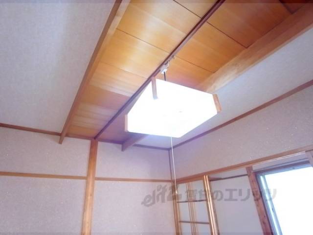 照明　お部屋に照明が付いています。