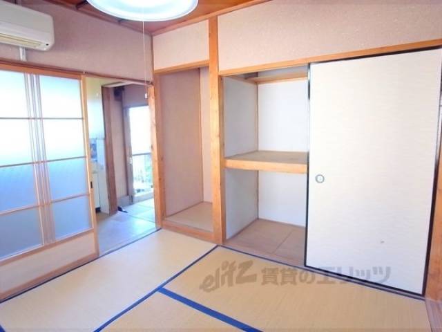 和室　収納スペースもあります。