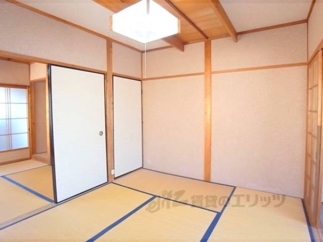 和室　きれいな畳ですよ。