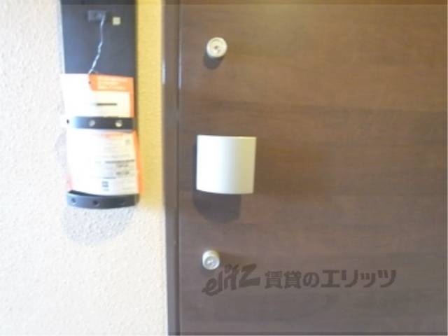 玄関　鍵