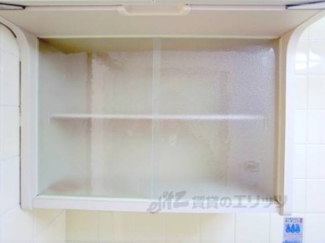 キッチン　上部収納