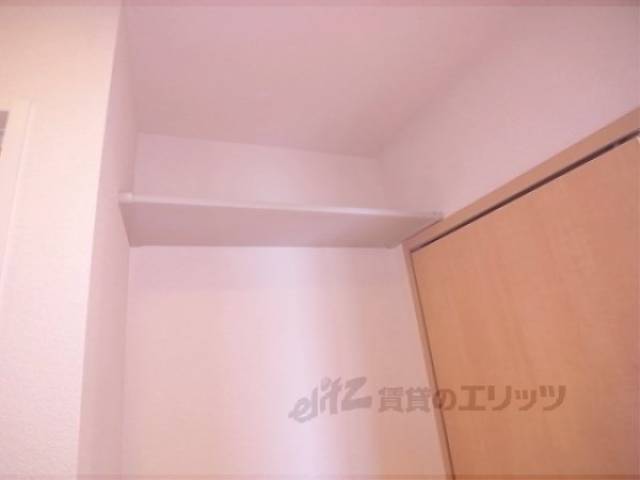 洗濯機置場　洗濯機置場上部の収納