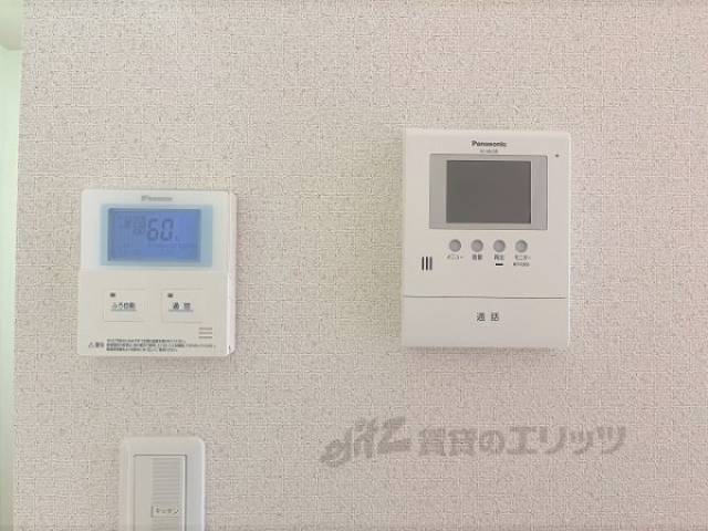 ドアフォン（ＴＶ含）　左　給湯器