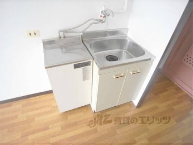 独立洗面台　使いやすいミニキッチンです。