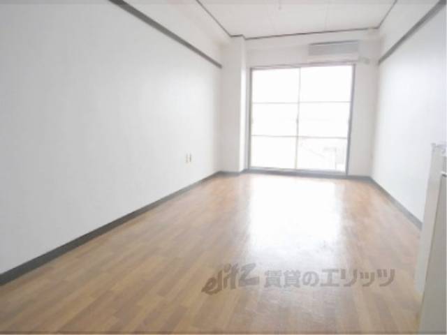 洋室　リビング広々です