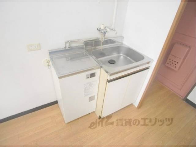 独立洗面台　使いやすいミニキッチンです。