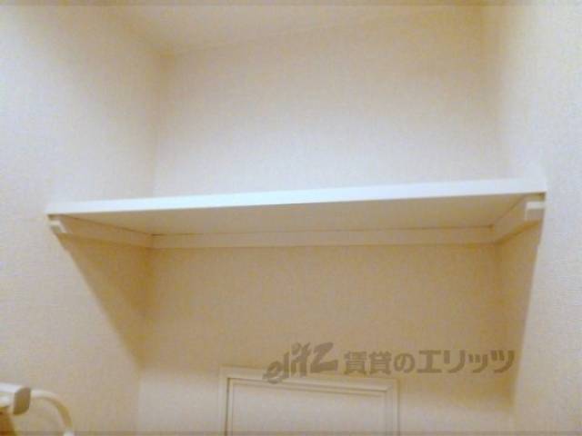 トイレ　トイレの棚