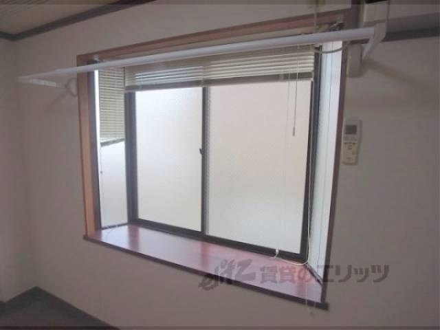 ベランダ　窓