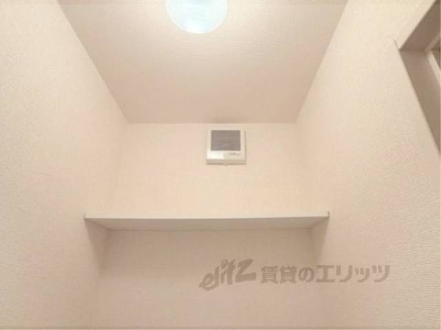 トイレ　トイレ棚