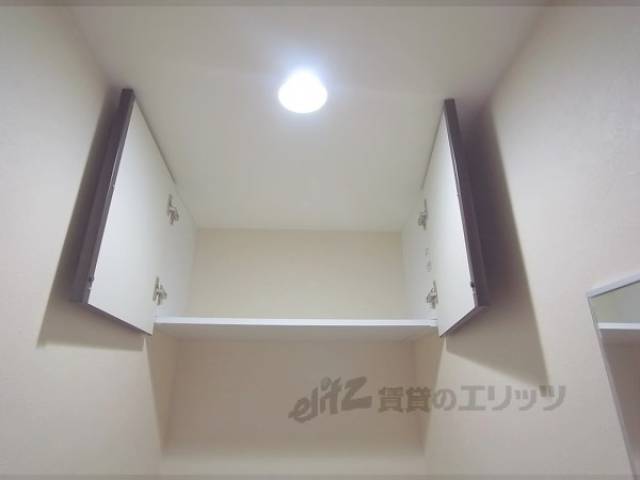 トイレ　上部収納
