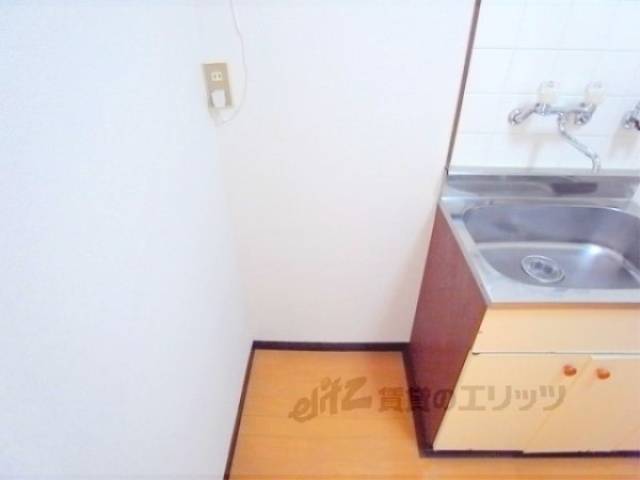 冷蔵庫置場　キッチン台の横に冷蔵庫が置けます。