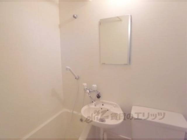 風呂　洗面台・シャワー　ユニットバスの上部です。