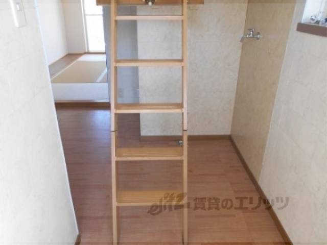 屋根裏収納