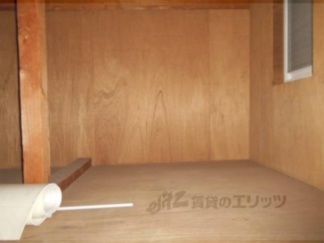 屋根裏収納