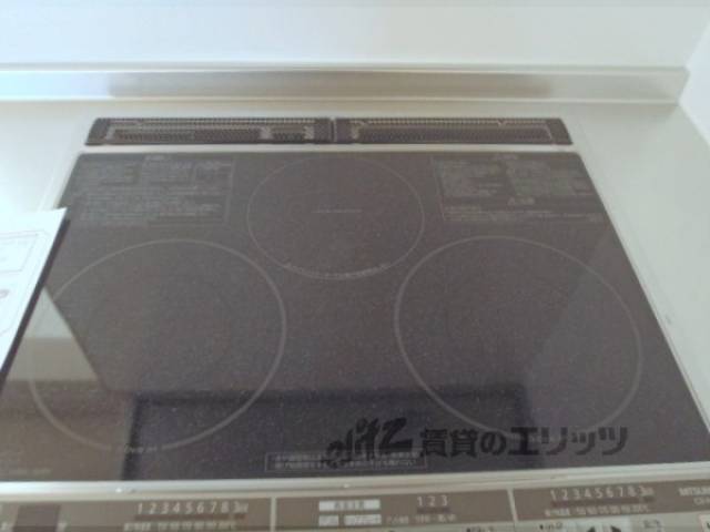キッチン　3口コンロ