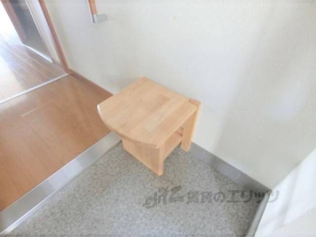 玄関　腰掛