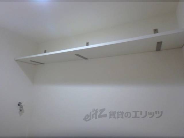 収納　洗濯機上