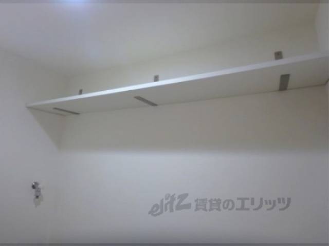 収納　洗濯機上