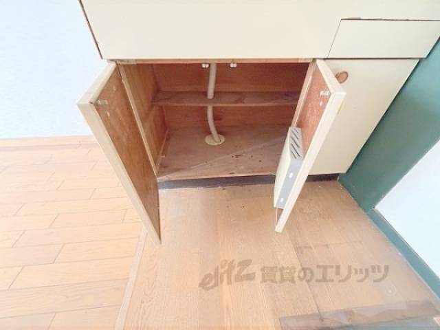 キッチン　小窓