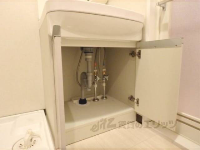 洗面所　洗面所下部収納