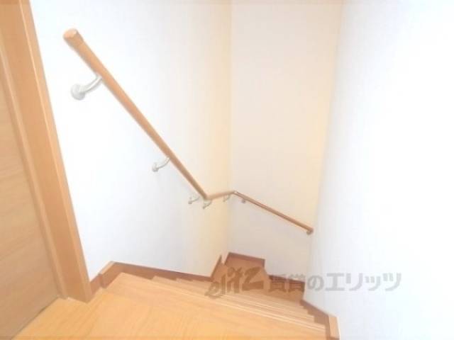 廊下　手すりつき階段