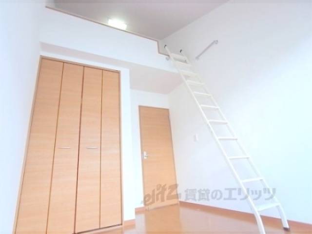 洋室　西側ロフト付洋室