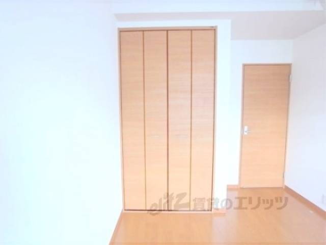 洋室　西側洋室収納