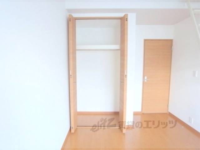 洋室　西側洋室収納