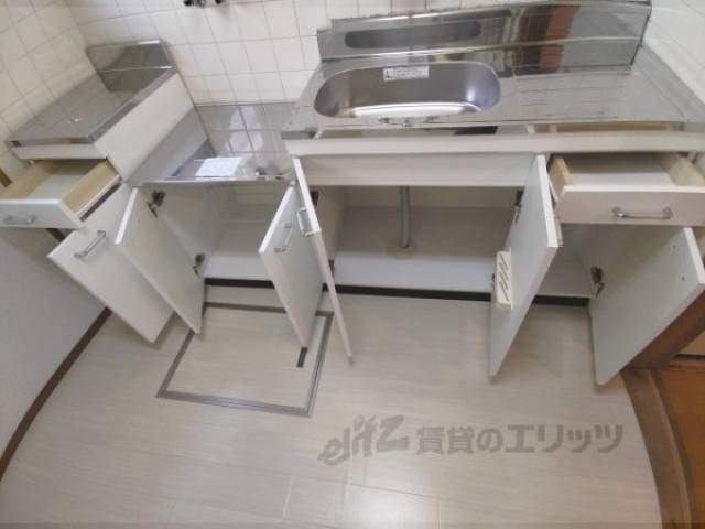 キッチン　収納下部