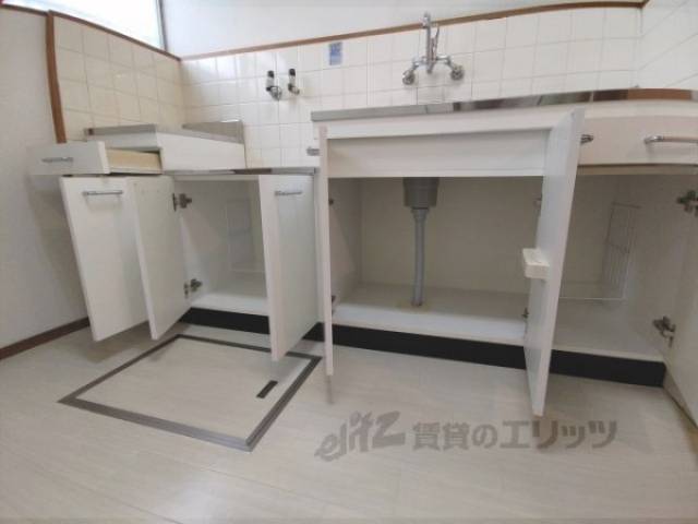 キッチン　収納下部