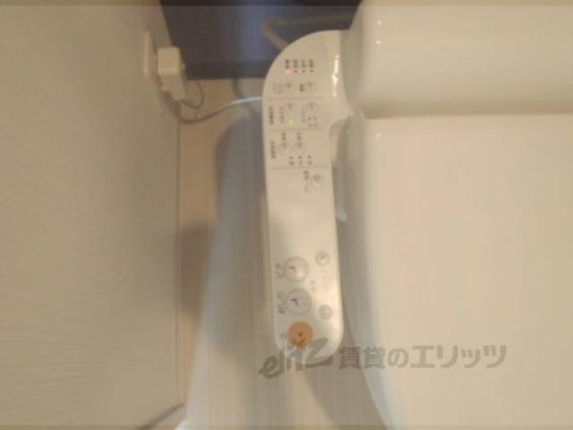 トイレ　ウォシュレットつき