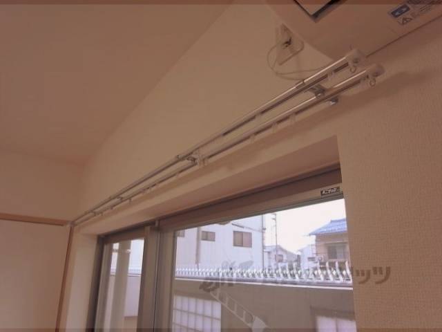 リビング　カーテンレール