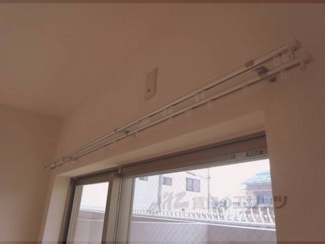 洋室　カーテンレール