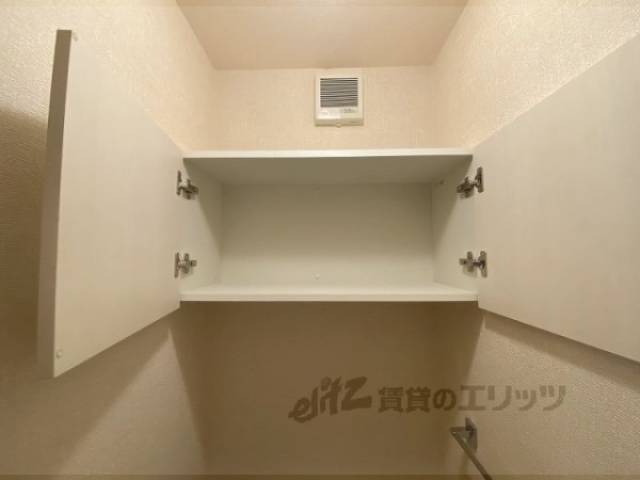 トイレ　トイレ上収納