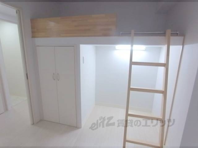 洋室　造作ベッド