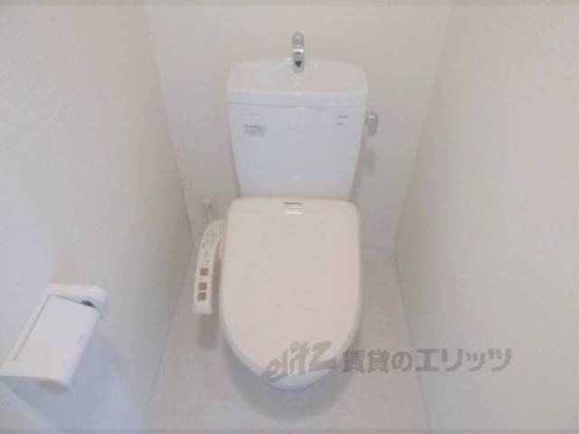 トイレ　ウォシュレット付です・
