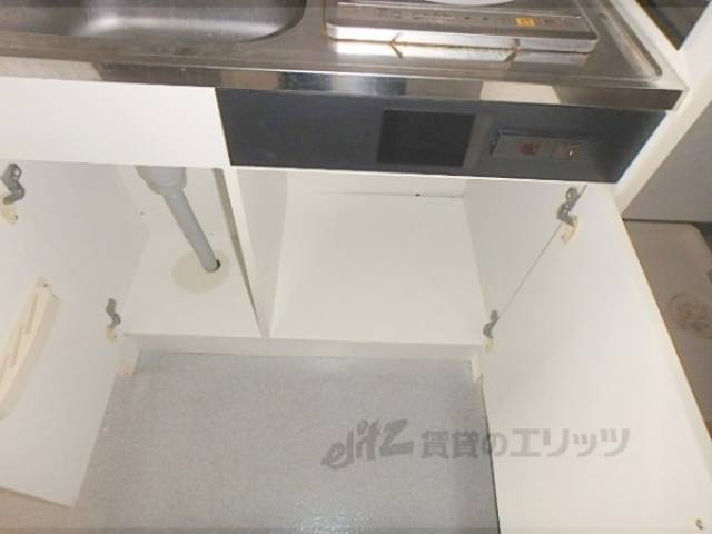 キッチン　キッチン下の収納